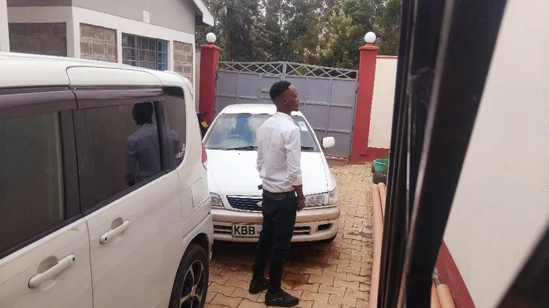 Not everyone is busy chasing the bags to get rich other are just doing it as their daily routine for survival