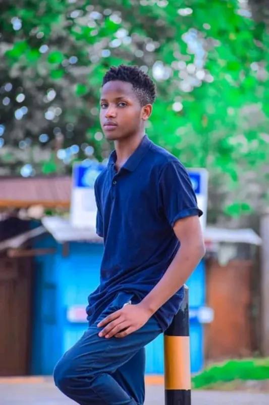 Hy! Fam I'm looking for a single girl from 18 to 24 year's 😅😅🥰🥰,, anyone avaliable?,,