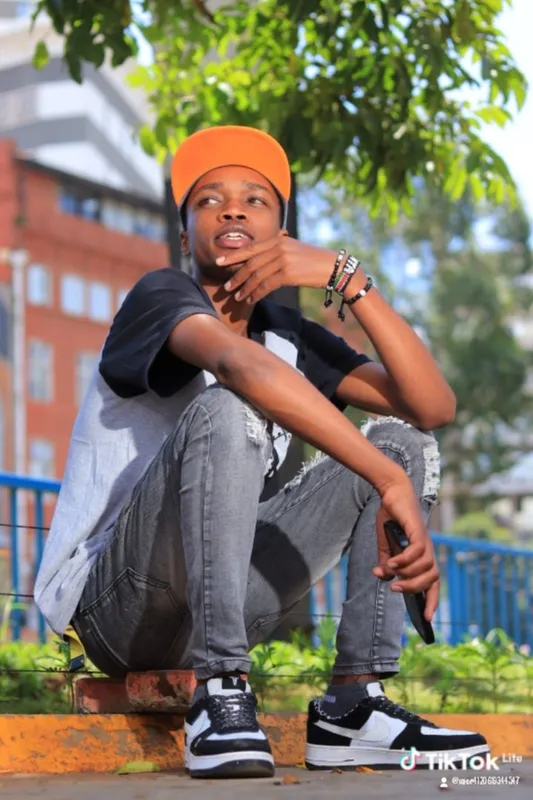 Hakuna kitu me huchukulia serious kama starehe range 🤑🤑😜