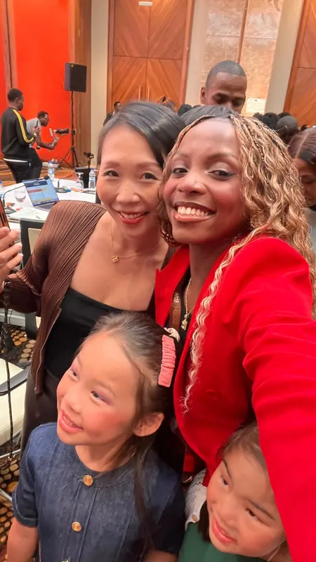 Behind every successful man is a woman and today I am privileged to meet the woman behind Jason Pau’s, the executive director of Jack Ma foundation😍😍