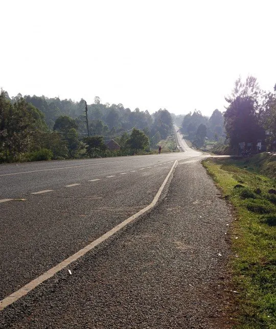 This is Kisii-Kisumu highway. It's 9:45am Homabay County. PPP TV fana wa Homabay tuko ndani.