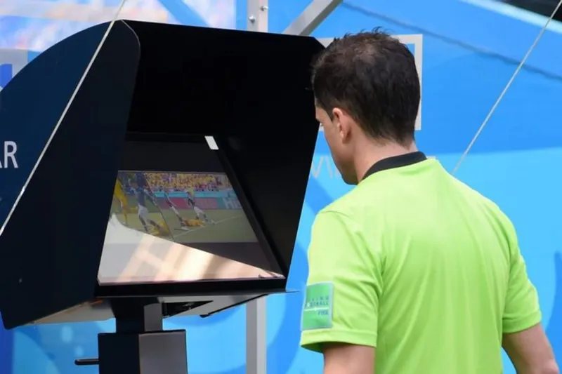 VAR checking ▪︎▪︎▪︎▪︎